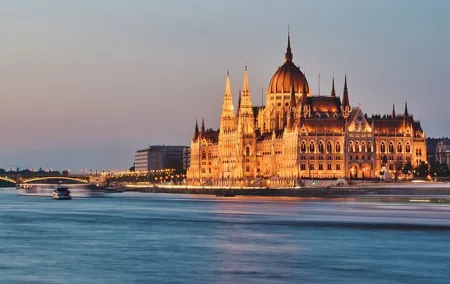 Prague to Budapest - Private Transfer with 2 hours of Sightseeing
