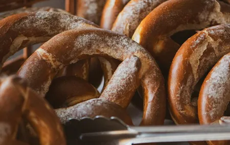 Innsbruck: A Walking Food Tour with Full Meal by Do Eat Better