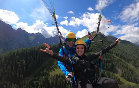 Tandem paragliding in Neustift