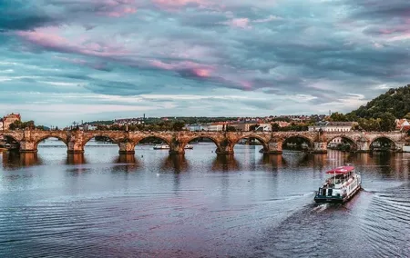 VIP Prague food and cultural tour - 6 hours fairytale experience