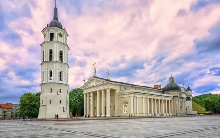 Vilnius-Riga Sightseeing Tour Bus