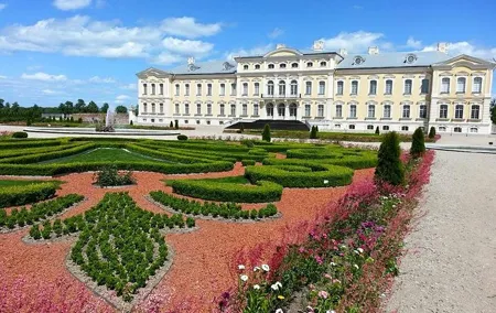 Full-Day Tour to the Hill of Crosses and Rundale Palace in Latvia from Vilnius