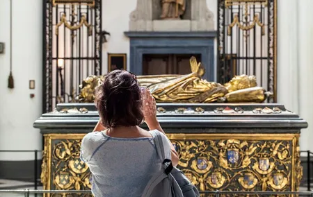 Private Bruges Churches Tour: Discover Michelangelo's Masterpiece