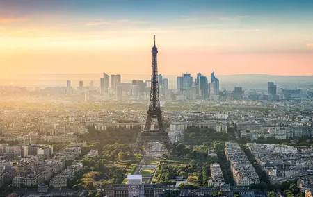 Private transfer: Bruges to Paris, 2h Sightseeing Stop in Lille