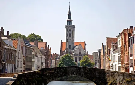 Bruges Scavenger Hunt and Highlights Self-Guided Tour