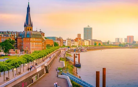 Private transfer from Bruges to Düsseldorf, 2h stop in Eindhoven