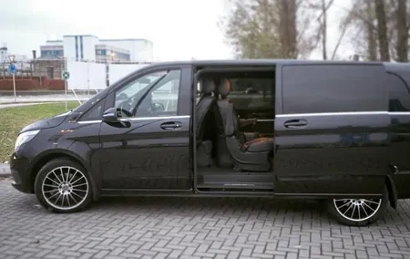 Brussels Shuttle Transfer <-> Disneyland Paris (1 to 8 SEATS)