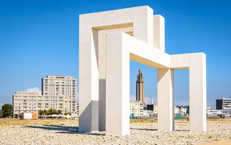 Private transfer from Bruges to Le Havre, 2h Sightseeing Stop