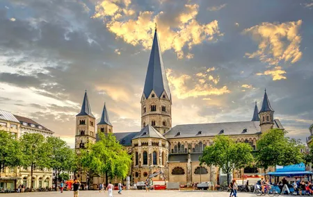 Private transfer from Bruges to Bonn, 2h stop