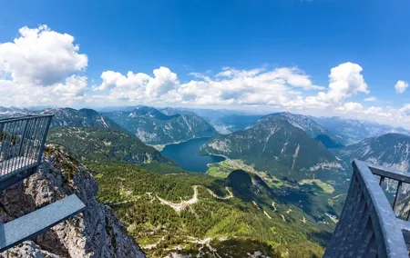 Hallstatt Tour with Visit of the 5fingers Viewing Platform or the Salt Mine