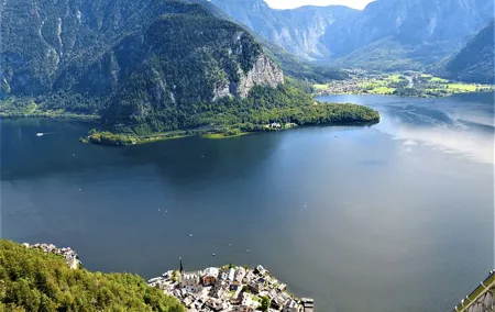 Full Day UNESCO Hallstatt, Austrian Lakes and Mountains Tour