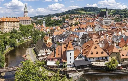 Private Prague to Passau lux. transfer via Cesky Krumlov & Lunch