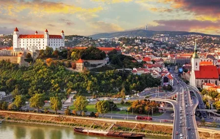 Private transfer from Prague to Budapest with Stopover in Bratislava incl a tour