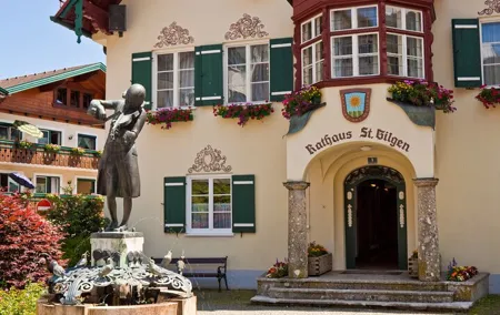 Festive Christmas Walking Tour in St. Gilgen