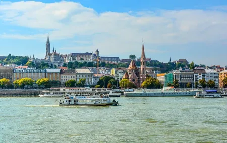 Private Scenic Transfer from Salzburg to Budapest with 4h of Sightseeing