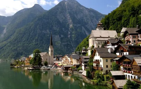 Private day tour to Lake District and Hallstatt from Salzburg