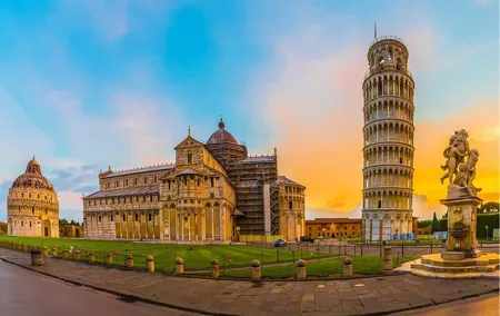 Pisa: Timed Entrance to Leaning Tower & Cathedral with AudioGuide