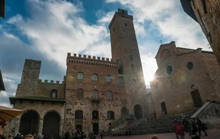 Volterra and San Gimignano: a taste of medieval Tuscany!