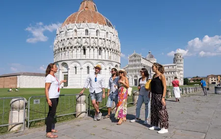 Pisa Sights and Bites Tour with Food Tastings for Small Groups or Private