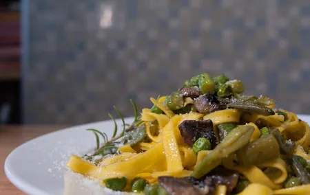 Dine & Enjoy a Cooking Demo at Local's Home in Pisa