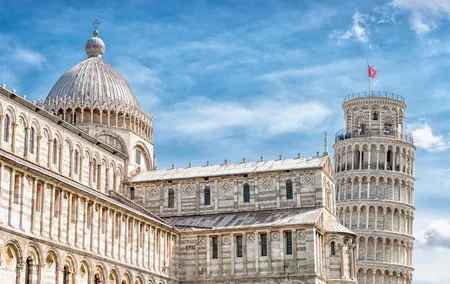 Pisa Guided Walking Tour in Miracoli Square