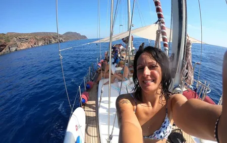 Sailing trip on the Secche della Meloria with aperitif and lunch