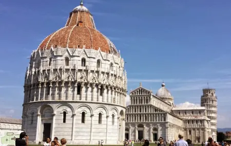 Visit with an authorized guide the Plaza de la Catedral and all its monuments