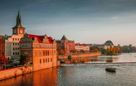 VIP Prague tour: Vintage car, Lunch, Castle, Old Town, Dancing h.