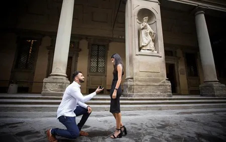 Private Photo Session with a Local Photographer in Pisa