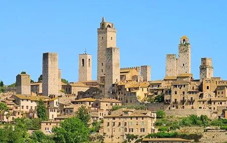 Pisa to Siena Transfer with Wine Tasting in San Gimignano & Lunch