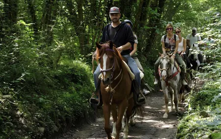 Lunigiana Horseback Ride with Lunch in Tuscany