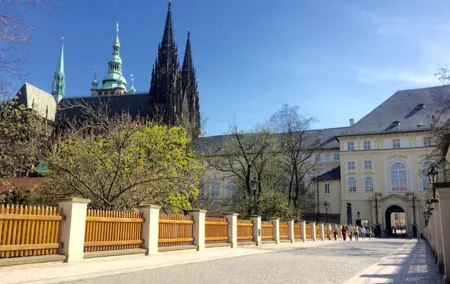 Private Walking Tour in Prague: Prague Castle Exterior with Little Quarter and Old Town with Jewish Quarter