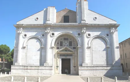 Semi-private Rimini Tour of City Highlights with Top-Rated Guide