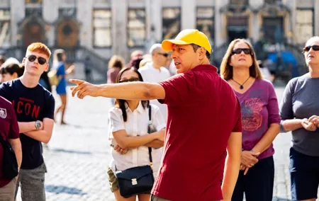 Brussels: Historical Walking Tour with Chocolate & Waffle Tasting