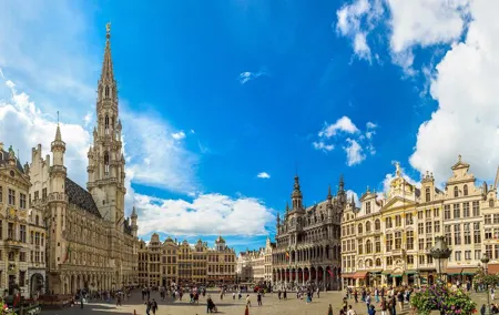 Brussels Canal Boat Cruise with Old Town Walking Tour