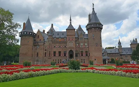 Private Transfer from Brussels to Amsterdam stopping in De Haar Castle