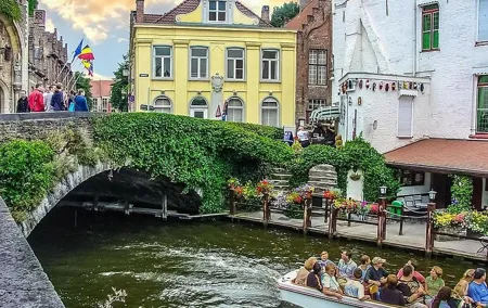 Private 8-hour Tour to Bruges from Brussels with driver and guide (in Bruges)