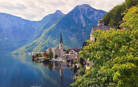 From Prague to stunnning Hallstatt: Private 1 day tour