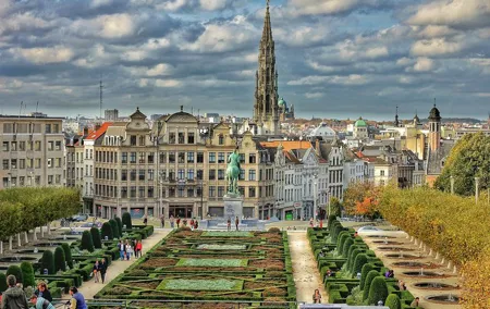 Private 4-hour Walking Tour of Brussels with official tour guide