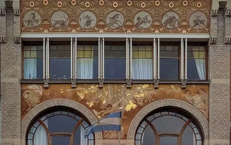 2-Hour Walking Tour in Brussels: Fall and Rise of Art Nouveau