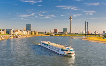 Private transfer from Brussels to Düsseldorf, 2h Stop in Leuven