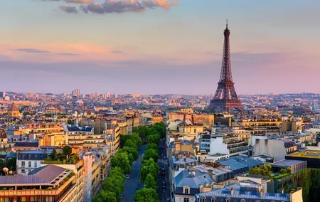 Private transfer from Brussels to Paris, 2h stop in Reims