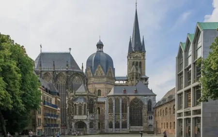 Aachen and Monschau Day Tour with Guide From Brussels