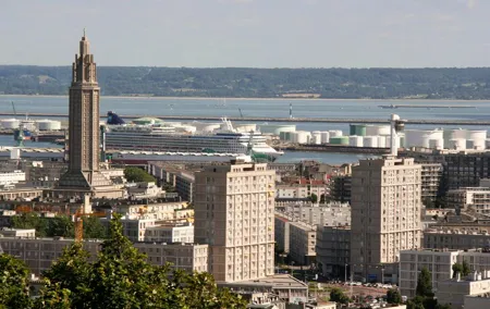 Private transfer from Brussels to Le Havre, 2h stop in Etretat