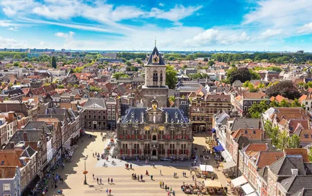 Private transfer from Brussels to Amsterdam, 2h Stop in Delft