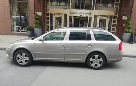 Standard vehicle from Charleroi airport to city of Brussels