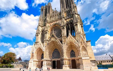 Holiday Taxi - from Brussels to Reims with 2h Stop in Waterloo