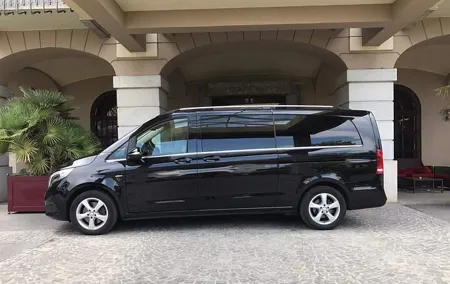 Private transfer on arrival from Brussels Airport to Ghent by luxury car