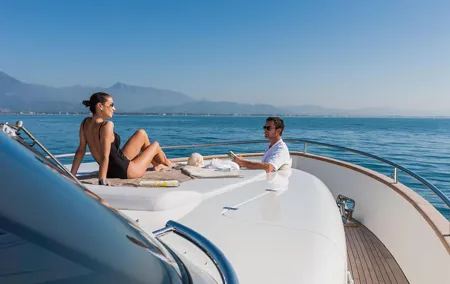 Private Luxury Yacht Tour with Lunch and Drinks