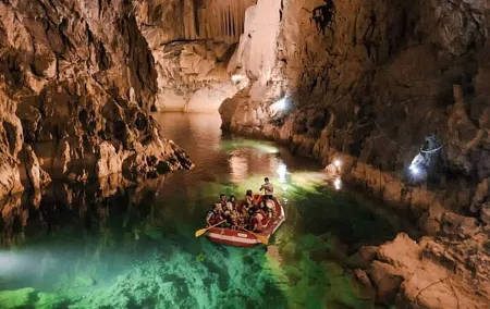 Full Day Tour in Altınbeşik Cave and Ürünlü
